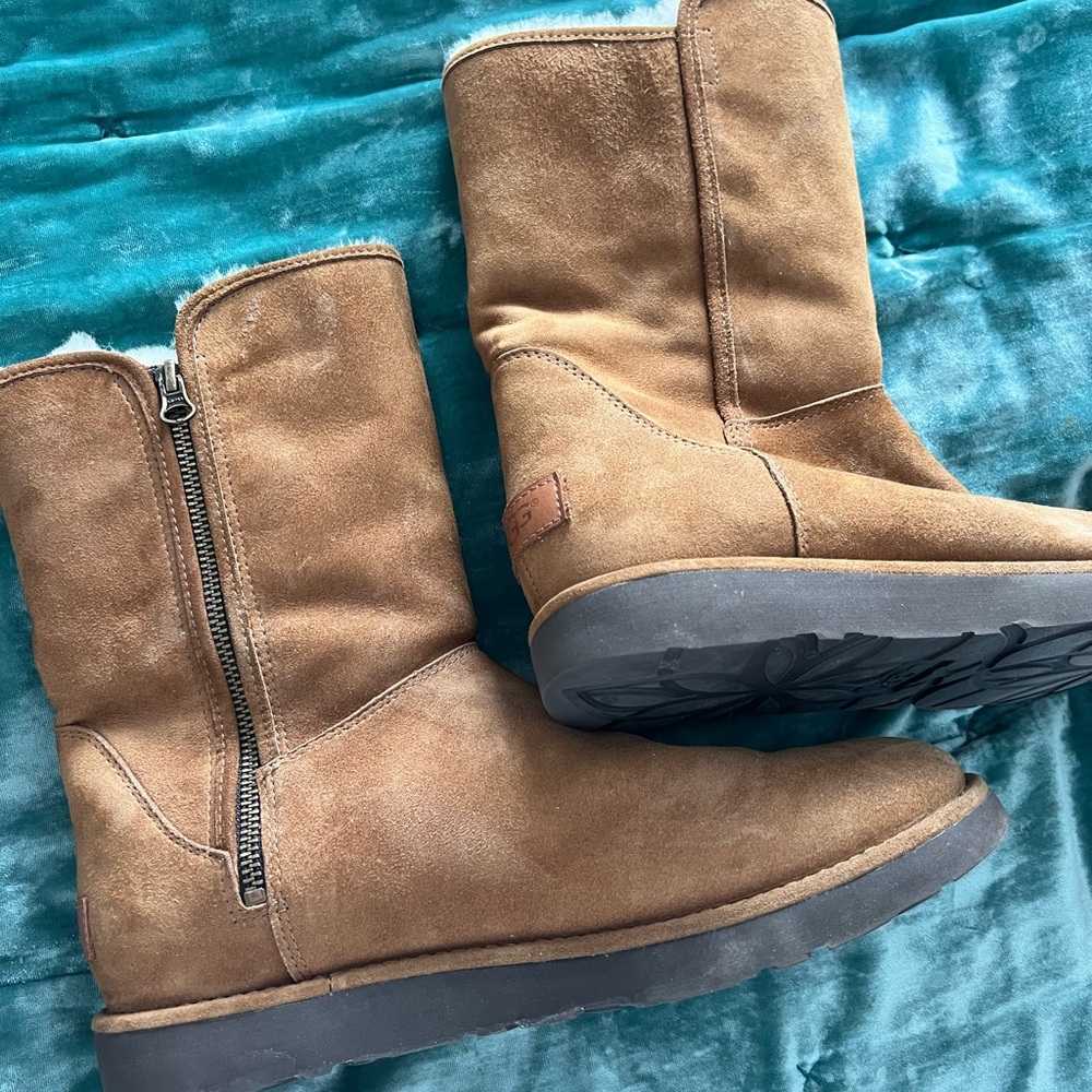 Size 11 zip up UGG boots